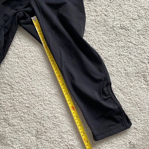 Lululemon Cropped 16” inseam Leggings - Picture 11 of 12